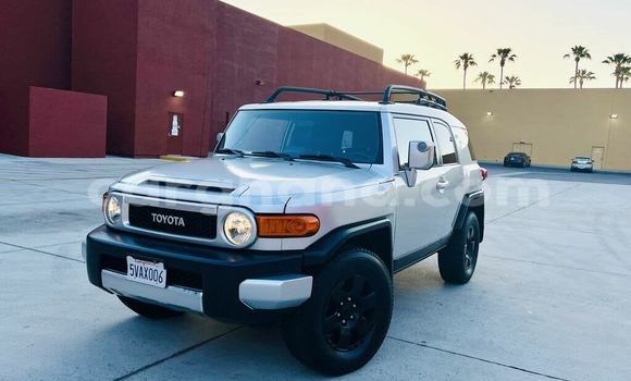 Ra Imported Toyota FJ Cruiser Silver Ọkọ̀ in Abura ni Aarin