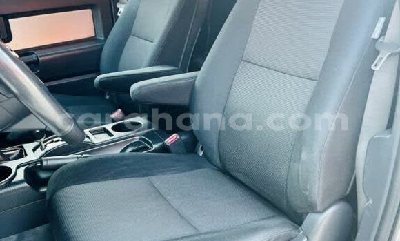 Sayi Imported Toyota FJ Cruiser Azurfa Mota in Abura a Tsakiya Sayi Imported Toyota FJ Cruiser Azurfa Mota in Abura a Tsakiya