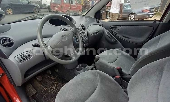 Sayi Na hannu Toyota Yaris Red Mota in Accra a Greater Accra Sayi Na hannu Toyota Yaris Red Mota in Accra a Greater Accra