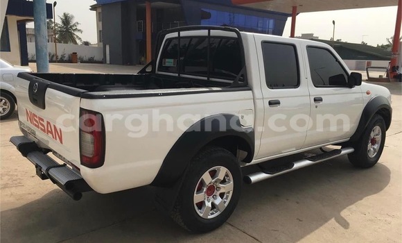 Buy Used Nissan NP 300 White Car in Accra in Greater Accra Buy Used Nissan NP 300 White Car in Accra in Greater Accra