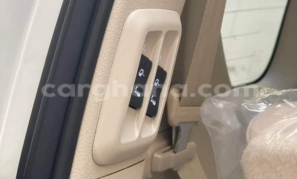 Ra Àlòkù Toyota Land Cruiser Prado funfun Ọkọ̀ in Accra ni Greater Accra Ra Àlòkù Toyota Land Cruiser Prado funfun Ọkọ̀ in Accra ni Greater Accra