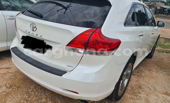 Ra Àlòkù Toyota Venza funfun Ọkọ̀ in Accra ni Greater Accra Ra Àlòkù Toyota Venza funfun Ọkọ̀ in Accra ni Greater Accra
