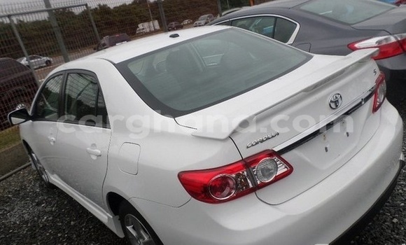 Ra Àlòkù Toyota Corolla funfun Ọkọ̀ in Accra ni Greater Accra Ra Àlòkù Toyota Corolla funfun Ọkọ̀ in Accra ni Greater Accra