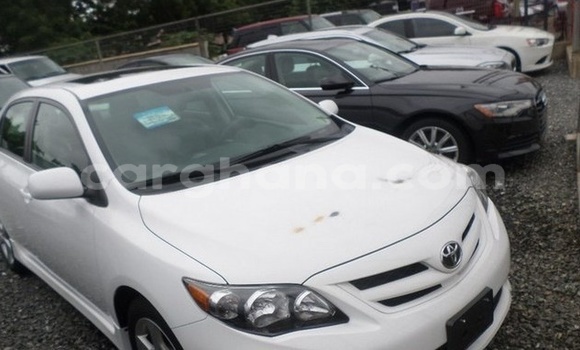 Ra Àlòkù Toyota Corolla funfun Ọkọ̀ in Accra ni Greater Accra Ra Àlòkù Toyota Corolla funfun Ọkọ̀ in Accra ni Greater Accra