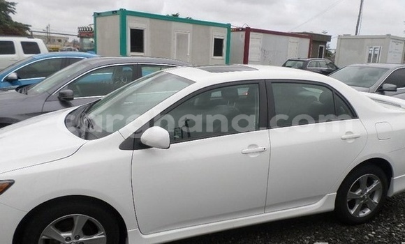 Ra Àlòkù Toyota Corolla funfun Ọkọ̀ in Accra ni Greater Accra Ra Àlòkù Toyota Corolla funfun Ọkọ̀ in Accra ni Greater Accra