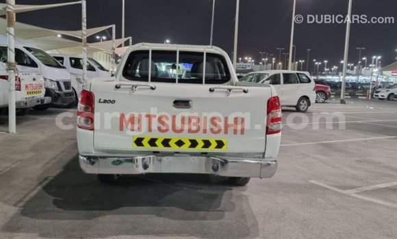 Sayi Imported Mitsubishi L200 White Mota in Import - Dubai a Ashanti Sayi Imported Mitsubishi L200 White Mota in Import - Dubai a Ashanti