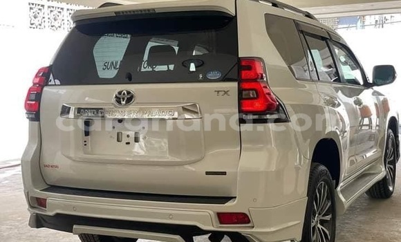 Sayi Na hannu Toyota Land Cruiser Prado White Mota in Accra a Greater Accra Sayi Na hannu Toyota Land Cruiser Prado White Mota in Accra a Greater Accra