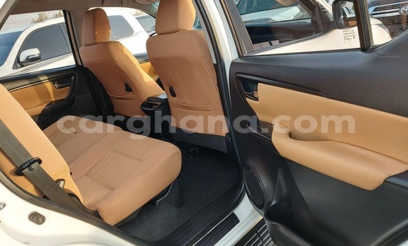 Ra Àlòkù Toyota Fortuner funfun Ọkọ̀ in Accra ni Greater Accra Ra Àlòkù Toyota Fortuner funfun Ọkọ̀ in Accra ni Greater Accra