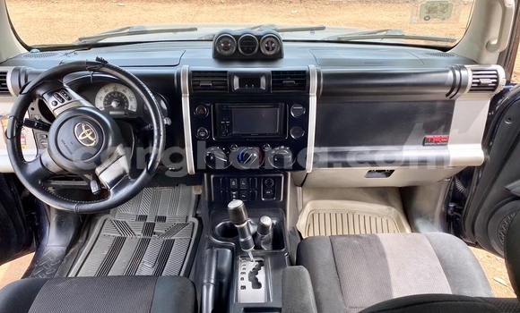 Sayi Na hannu Toyota FJ Cruiser Blue Mota in Accra a Greater Accra Sayi Na hannu Toyota FJ Cruiser Blue Mota in Accra a Greater Accra