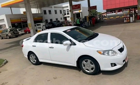 Ra Àlòkù Toyota Corolla funfun Ọkọ̀ in Accra ni Greater Accra