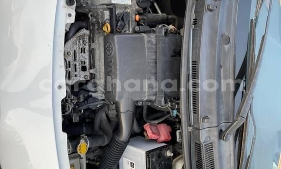 Sayi Na hannu Toyota Vitz White Mota in Accra a Greater Accra Sayi Na hannu Toyota Vitz White Mota in Accra a Greater Accra