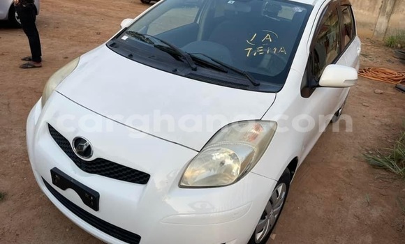 Sayi Na hannu Toyota Vitz White Mota in Accra a Greater Accra Sayi Na hannu Toyota Vitz White Mota in Accra a Greater Accra