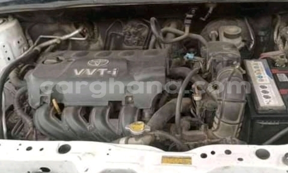 Sayi Na hannu Toyota Corolla White Mota in Accra a Greater Accra Sayi Na hannu Toyota Corolla White Mota in Accra a Greater Accra