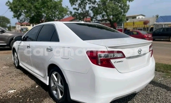 Sayi Na hannu Toyota Camry White Mota in Accra a Greater Accra Sayi Na hannu Toyota Camry White Mota in Accra a Greater Accra