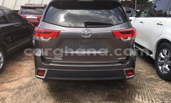 Sayi Na hannu Toyota Highlander Brown Mota in Accra a Greater Accra Sayi Na hannu Toyota Highlander Brown Mota in Accra a Greater Accra