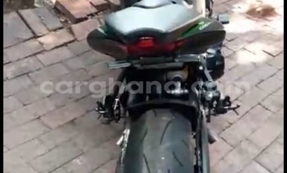 Ra Imported Kawasaki Z 1000 Alawọ ewe Mọto in Adidome ni Volta