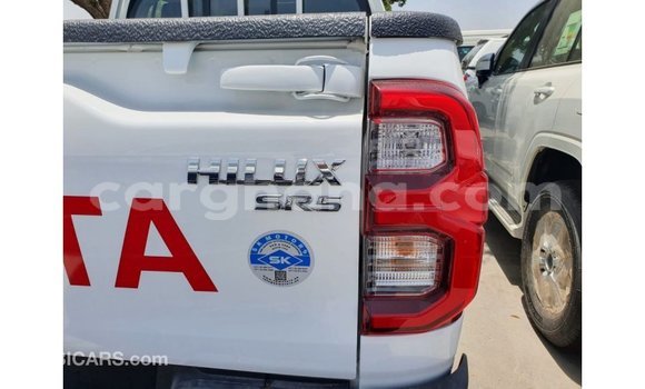 Sayi Imported Toyota Hilux White Mota in Import - Dubai a Ashanti Sayi Imported Toyota Hilux White Mota in Import - Dubai a Ashanti