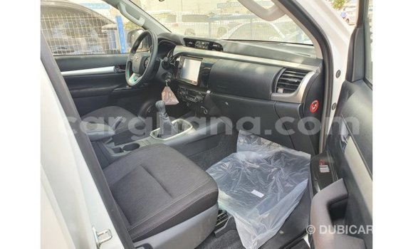 Sayi Imported Toyota Hilux White Mota in Import - Dubai a Ashanti Sayi Imported Toyota Hilux White Mota in Import - Dubai a Ashanti