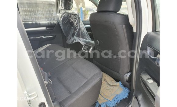 Sayi Imported Toyota Hilux White Mota in Import - Dubai a Ashanti Sayi Imported Toyota Hilux White Mota in Import - Dubai a Ashanti