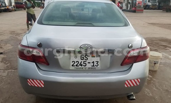 Ra Àlòkù Toyota Camry Silver Ọkọ̀ in Iwọn didun ni Oorun Ra Àlòkù Toyota Camry Silver Ọkọ̀ in Iwọn didun ni Oorun