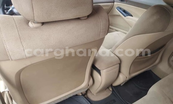 Ra Àlòkù Honda Civic funfun Ọkọ̀ in Accra ni Greater Accra Ra Àlòkù Honda Civic funfun Ọkọ̀ in Accra ni Greater Accra