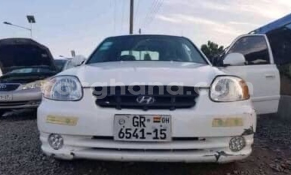 Sayi Na hannu Hyundai Accent White Mota in Accra a Greater Accra