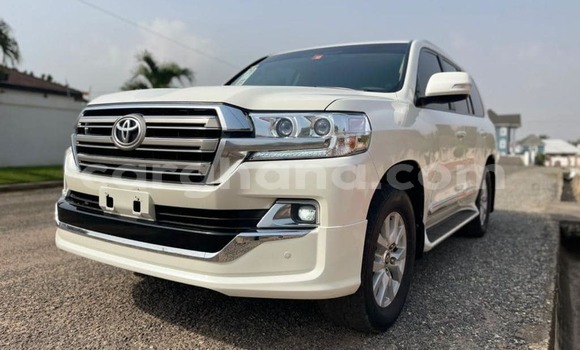 Ra Àlòkù Toyota Land Cruiser funfun Ọkọ̀ in Accra ni Greater Accra Ra Àlòkù Toyota Land Cruiser funfun Ọkọ̀ in Accra ni Greater Accra