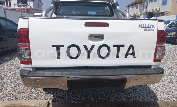 Buy Used Toyota Hilux White Car in Accra in Greater Accra Buy Used Toyota Hilux White Car in Accra in Greater Accra
