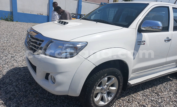 Buy Used Toyota Hilux White Car in Accra in Greater Accra Buy Used Toyota Hilux White Car in Accra in Greater Accra