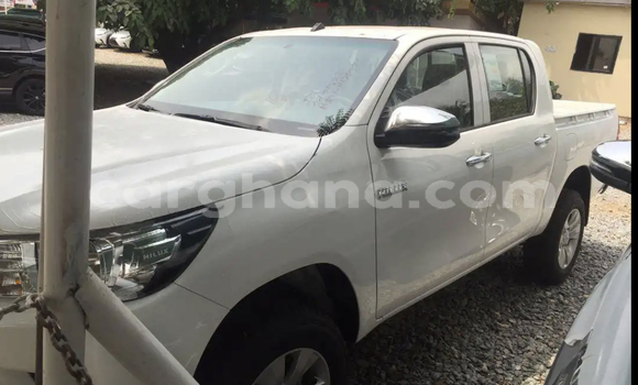 Sayi Na hannu Toyota Hilux White Mota in Accra a Greater Accra Sayi Na hannu Toyota Hilux White Mota in Accra a Greater Accra