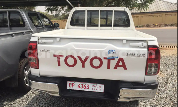 Sayi Na hannu Toyota Hilux White Mota in Accra a Greater Accra Sayi Na hannu Toyota Hilux White Mota in Accra a Greater Accra