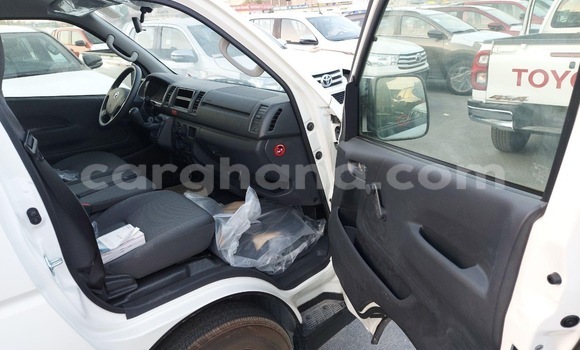 Buy Used Toyota Hiace White Car in Accra in Greater Accra Buy Used Toyota Hiace White Car in Accra in Greater Accra