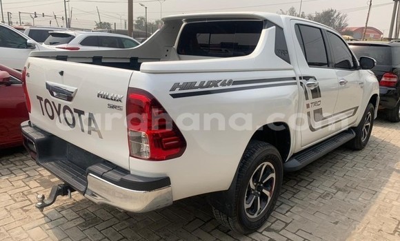 Buy Used Toyota Hilux Surf White Car in Sekondi–Takoradi Metropolitan in Western