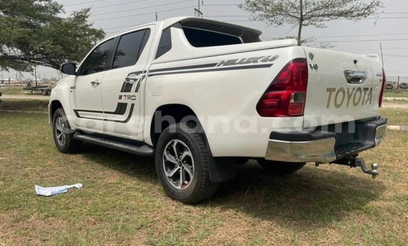 Buy Used Toyota Hilux Surf White Car in Sekondi–Takoradi Metropolitan in Western Buy Used Toyota Hilux Surf White Car in Sekondi–Takoradi Metropolitan in Western