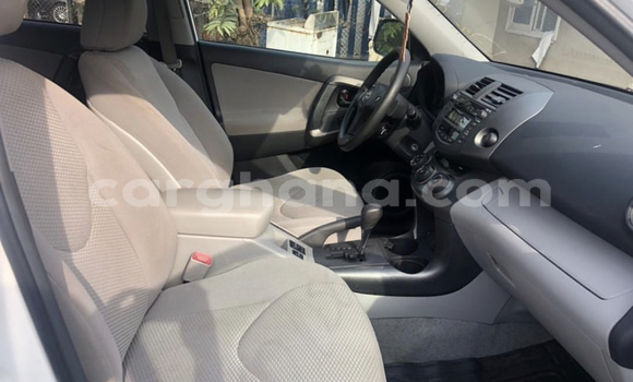 Buy Used Toyota RAV4 White Car in Accra in Greater Accra Buy Used Toyota RAV4 White Car in Accra in Greater Accra