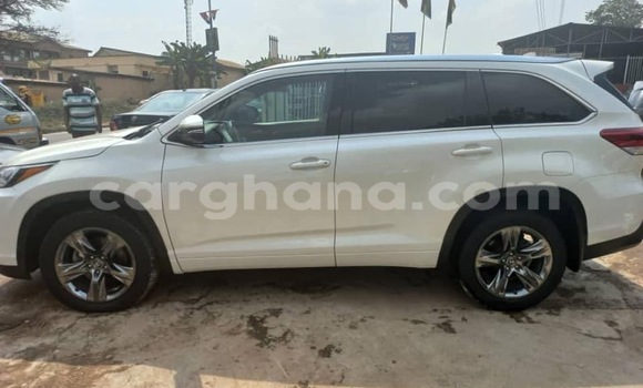 Sayi Na hannu Toyota Highlander White Mota in Accra a Greater Accra Sayi Na hannu Toyota Highlander White Mota in Accra a Greater Accra