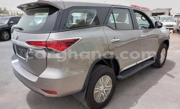Ra Àlòkù Toyota Fortuner Silver Ọkọ̀ in Tema ni Greater Accra