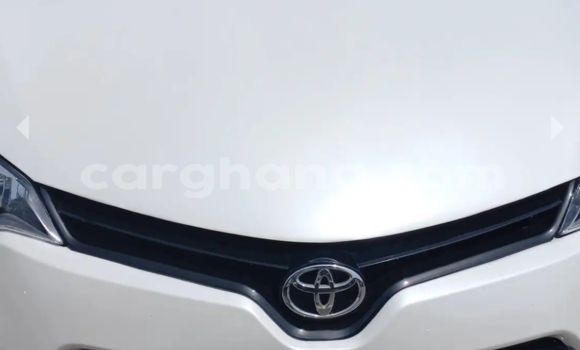 Ra Àlòkù Toyota Corolla funfun Ọkọ̀ in Accra ni Greater Accra