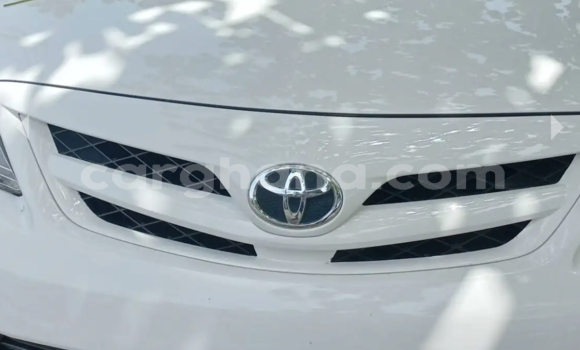 Sayi Na hannu Toyota Corolla White Mota in Accra a Greater Accra