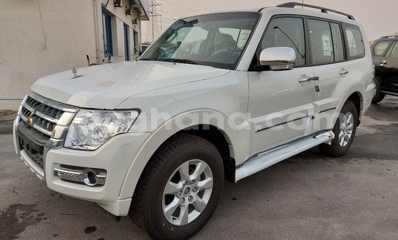 Sayi Na hannu Mitsubishi Pajero White Mota in Tema a Greater Accra Sayi Na hannu Mitsubishi Pajero White Mota in Tema a Greater Accra