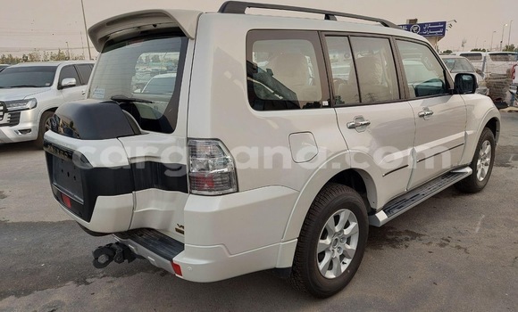 Sayi Na hannu Mitsubishi Pajero White Mota in Tema a Greater Accra Sayi Na hannu Mitsubishi Pajero White Mota in Tema a Greater Accra