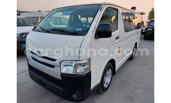 Ra Àlòkù Toyota Hiace funfun Ọkọ̀ in Tema ni Greater Accra