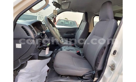 Sayi Na hannu Toyota Hiace White Mota in Tema a Greater Accra Sayi Na hannu Toyota Hiace White Mota in Tema a Greater Accra