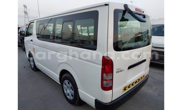 Sayi Na hannu Toyota Hiace White Mota in Tema a Greater Accra Sayi Na hannu Toyota Hiace White Mota in Tema a Greater Accra