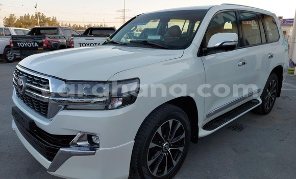 Ra Àlòkù Toyota Land Cruiser funfun Ọkọ̀ in Tema ni Greater Accra
