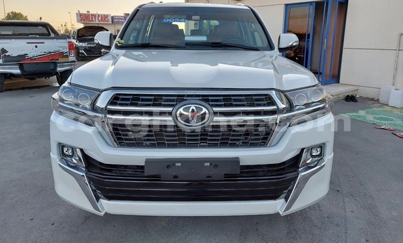 Ra Àlòkù Toyota Land Cruiser funfun Ọkọ̀ in Tema ni Greater Accra Ra Àlòkù Toyota Land Cruiser funfun Ọkọ̀ in Tema ni Greater Accra