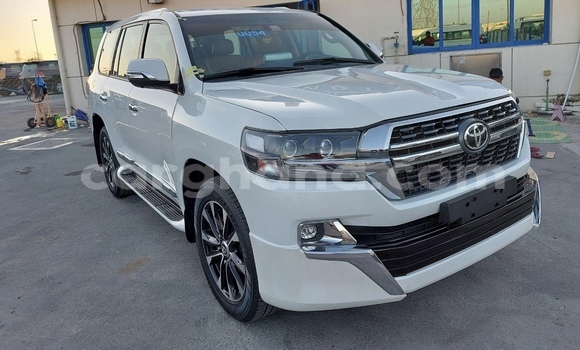 Ra Àlòkù Toyota Land Cruiser funfun Ọkọ̀ in Tema ni Greater Accra Ra Àlòkù Toyota Land Cruiser funfun Ọkọ̀ in Tema ni Greater Accra