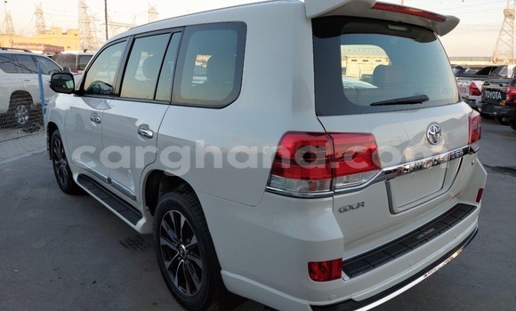 Ra Àlòkù Toyota Land Cruiser funfun Ọkọ̀ in Tema ni Greater Accra Ra Àlòkù Toyota Land Cruiser funfun Ọkọ̀ in Tema ni Greater Accra