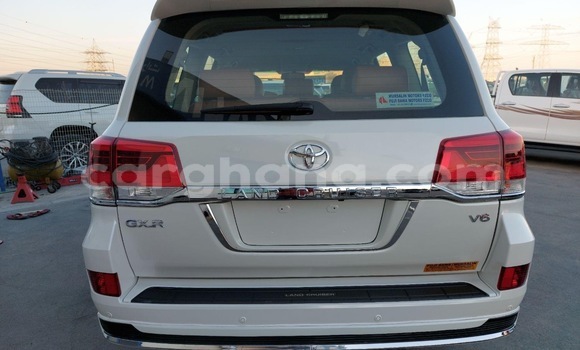 Ra Àlòkù Toyota Land Cruiser funfun Ọkọ̀ in Tema ni Greater Accra Ra Àlòkù Toyota Land Cruiser funfun Ọkọ̀ in Tema ni Greater Accra