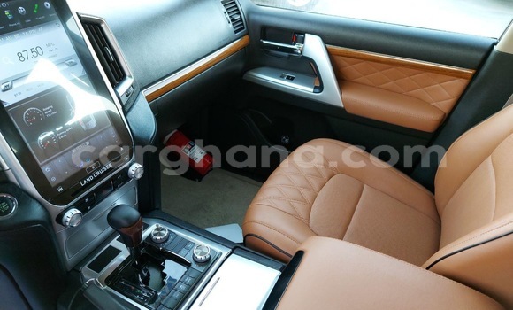 Ra Àlòkù Toyota Land Cruiser funfun Ọkọ̀ in Tema ni Greater Accra Ra Àlòkù Toyota Land Cruiser funfun Ọkọ̀ in Tema ni Greater Accra